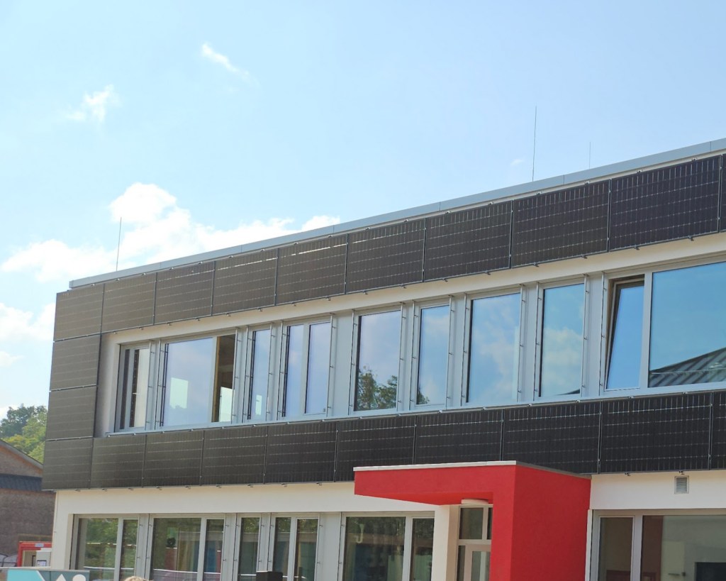 Photovoltaikfassade des CRAI